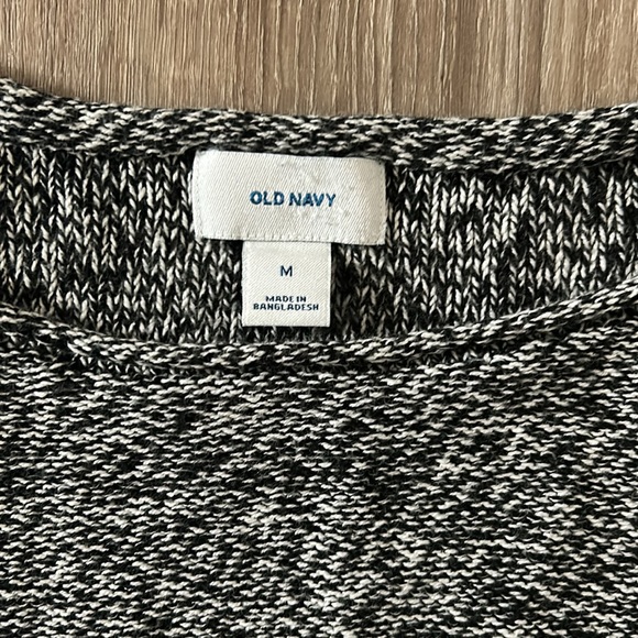 Black and white sweater - Picture 2 of 5